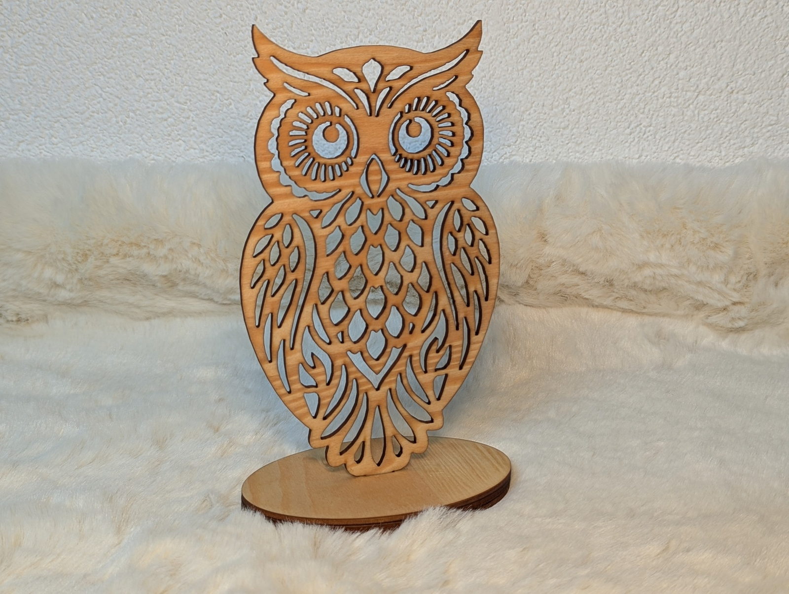 Dekorative Eule aus Holz